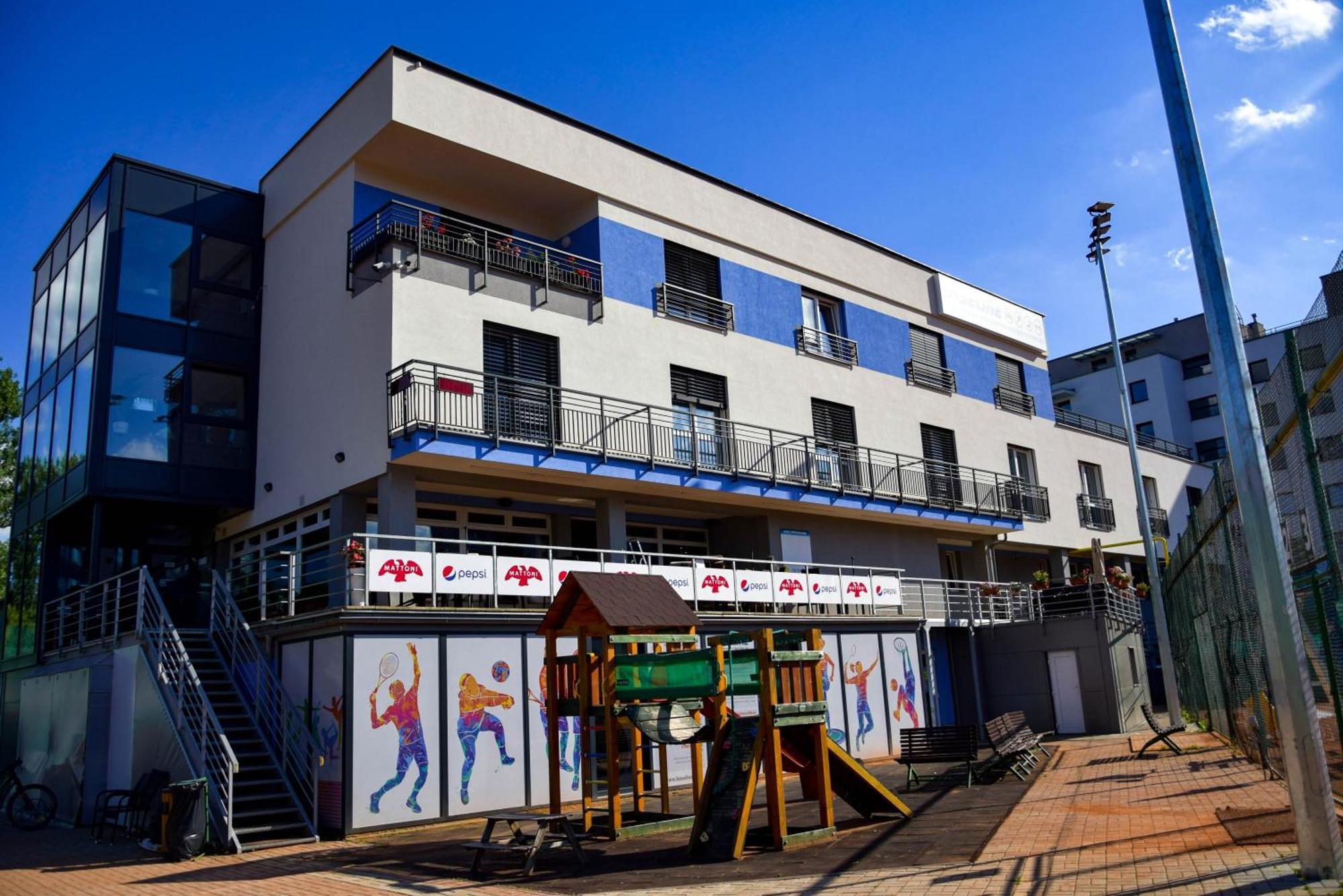 Baseline Sportovy Areal & Penzion Banska Bystrica Exterior photo